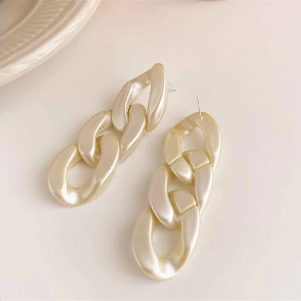 💎2/ $10-All jewelry💎 Chainlink Modern Chic Dangle Earrings